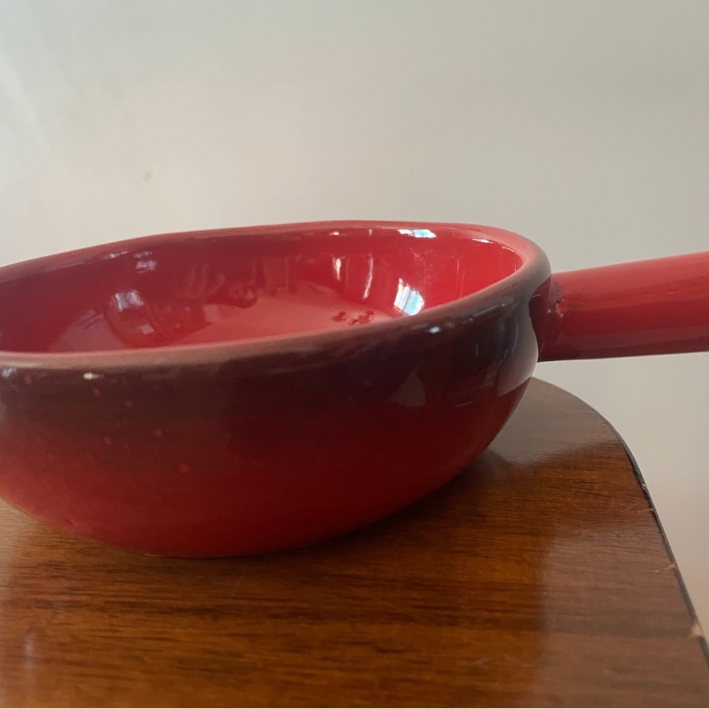De Silva Pottery Bowl with Handle - Picture 3 of 6